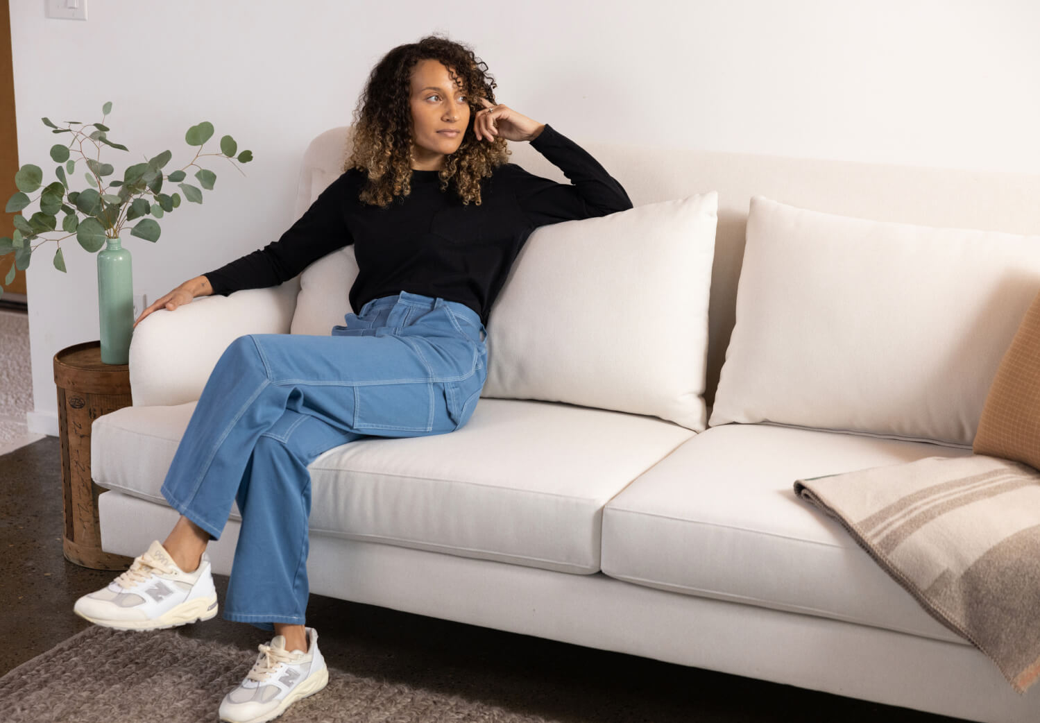 Kaydan Sofa shown in Texture Oyster fabric