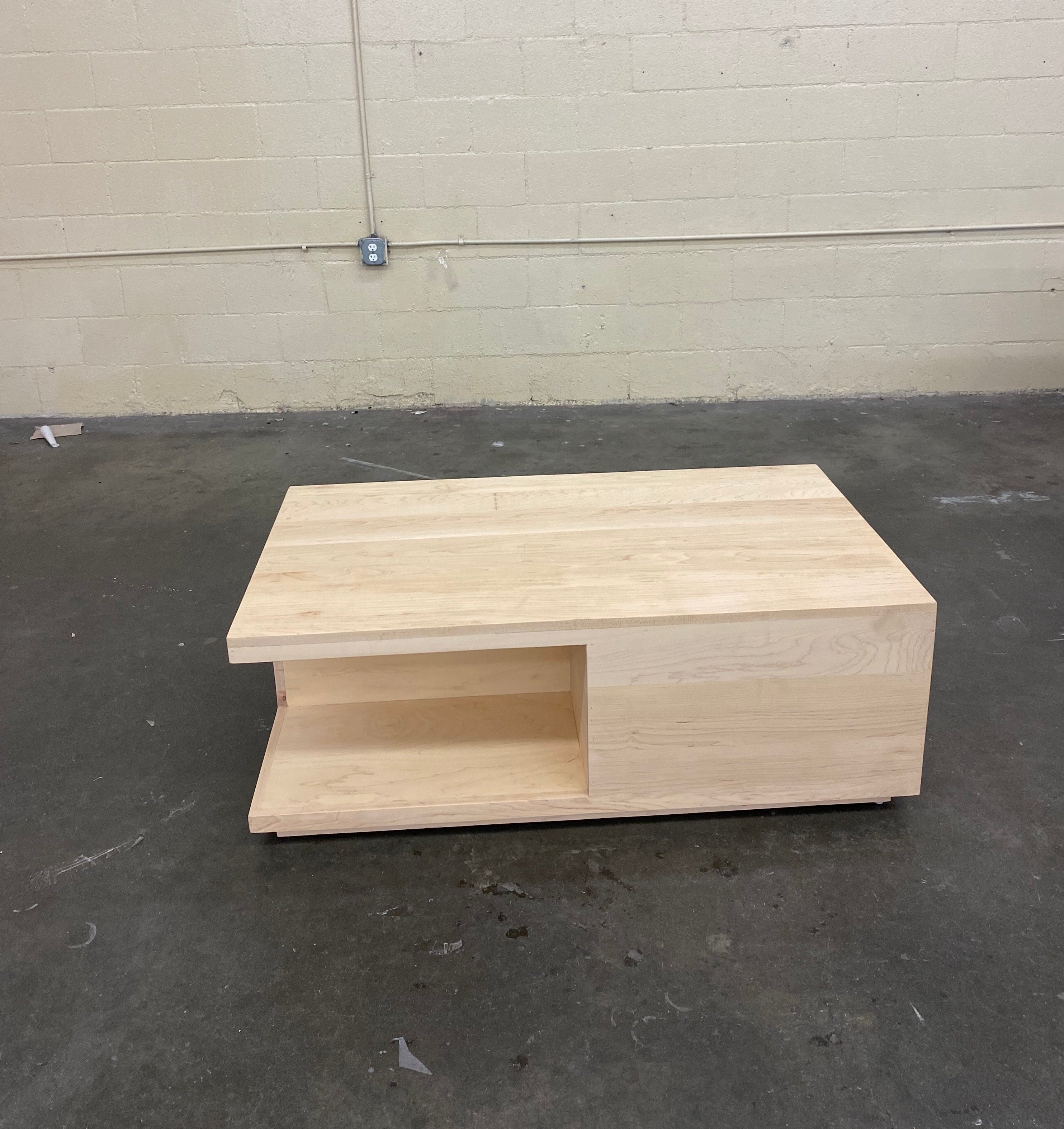 Axel Corner Table